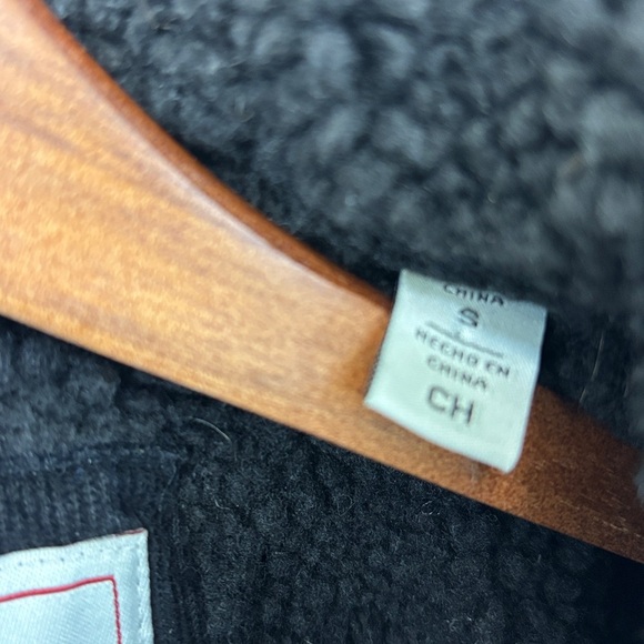 Levi's Men's Black Field Jacket with Sherpa Lining - Picture 4 of 5